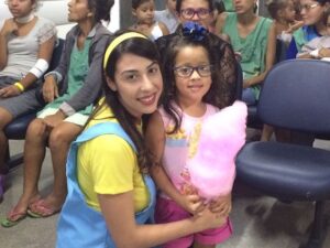 Crianças internadas no Mestre Vitalino ganharam festa com temática dos Minions