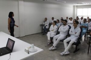 HMV promove palestra para profissionais de Enfermagem