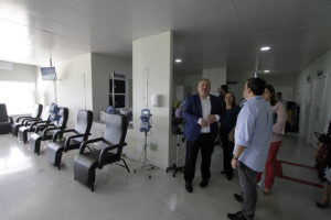 Hospital Mestre Vitalino recebeu visita do secretário estadual de Saúde