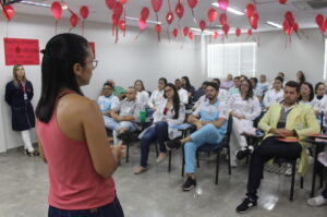 HMV celebra dezembro vermelho com palestra sobre HIV