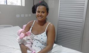Tricentenário faz homenagem à primeira bebê do ano