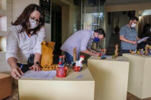 Fundação de Cultura presenteou HMV com obras de artistas locais