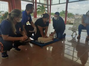 Equipe recebe capacitação sobre manejo da reanimação cardiopulmonar