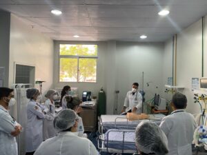 Médicos e enfermeiros da UPA passam por treinamento em RCP