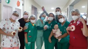 Colaboradores são capacitados sobre amamentação na UTI